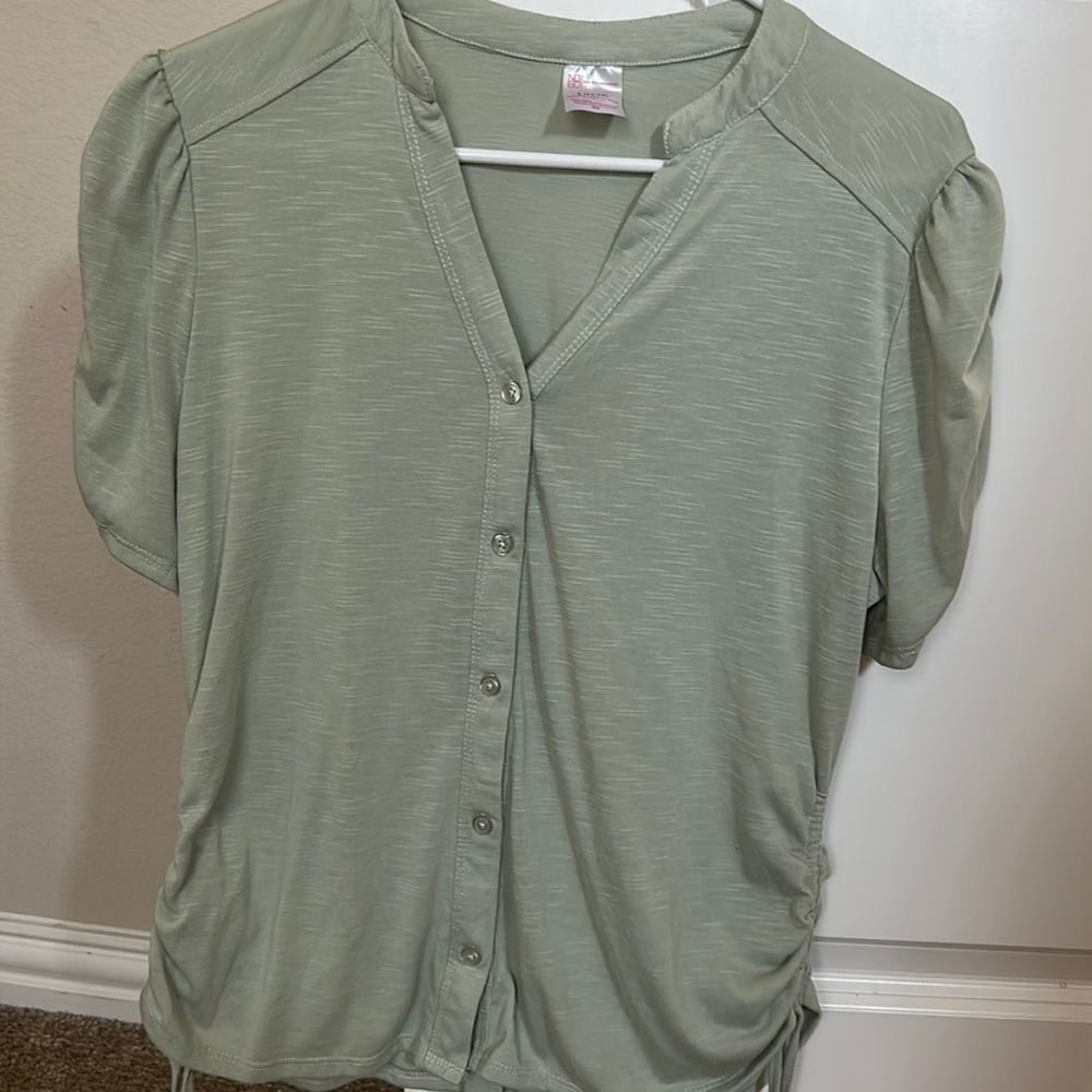 mint green top
